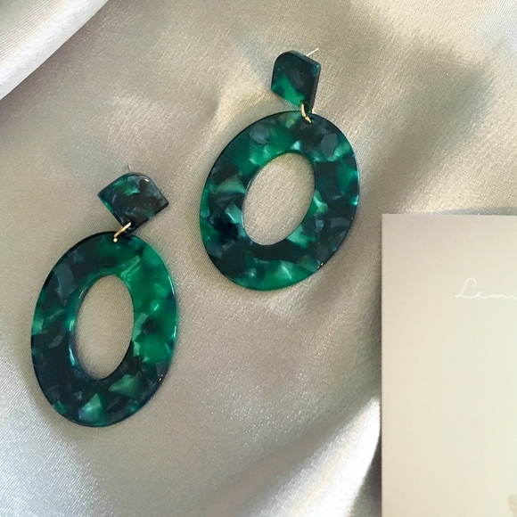 Sea Green Tortoise Shell Resin Oval Hoop Earrings - Picture 5 of 7